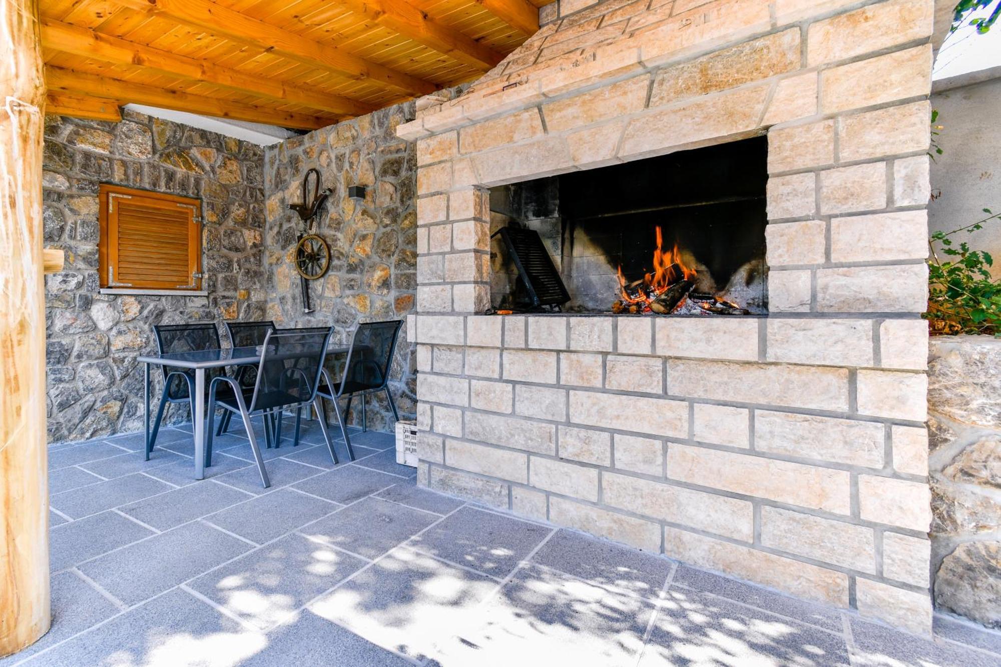 Apartman Lavanda Sa Bazenom I Okucnicom 4* Hreljin Exteriér fotografie